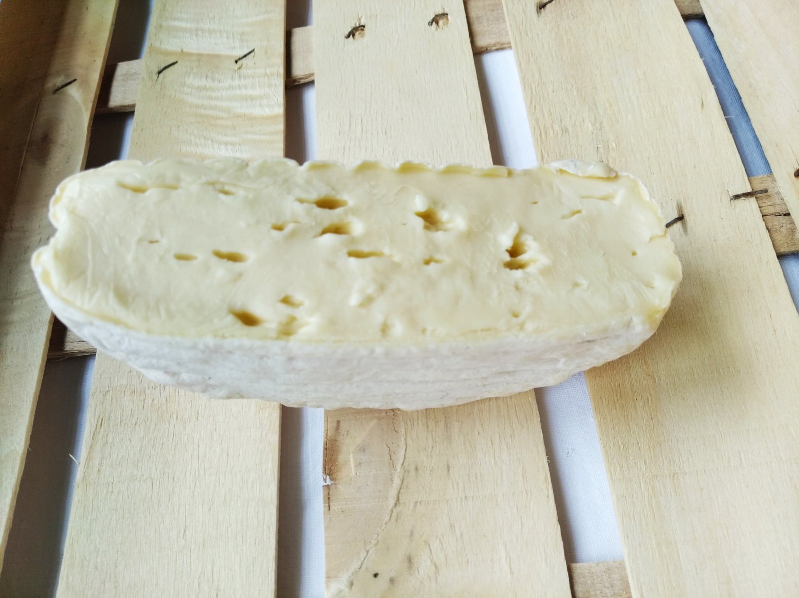 FROMAGE PATURIN au lait cru entier de vache - environ 200 g -16,40 € / Kg -